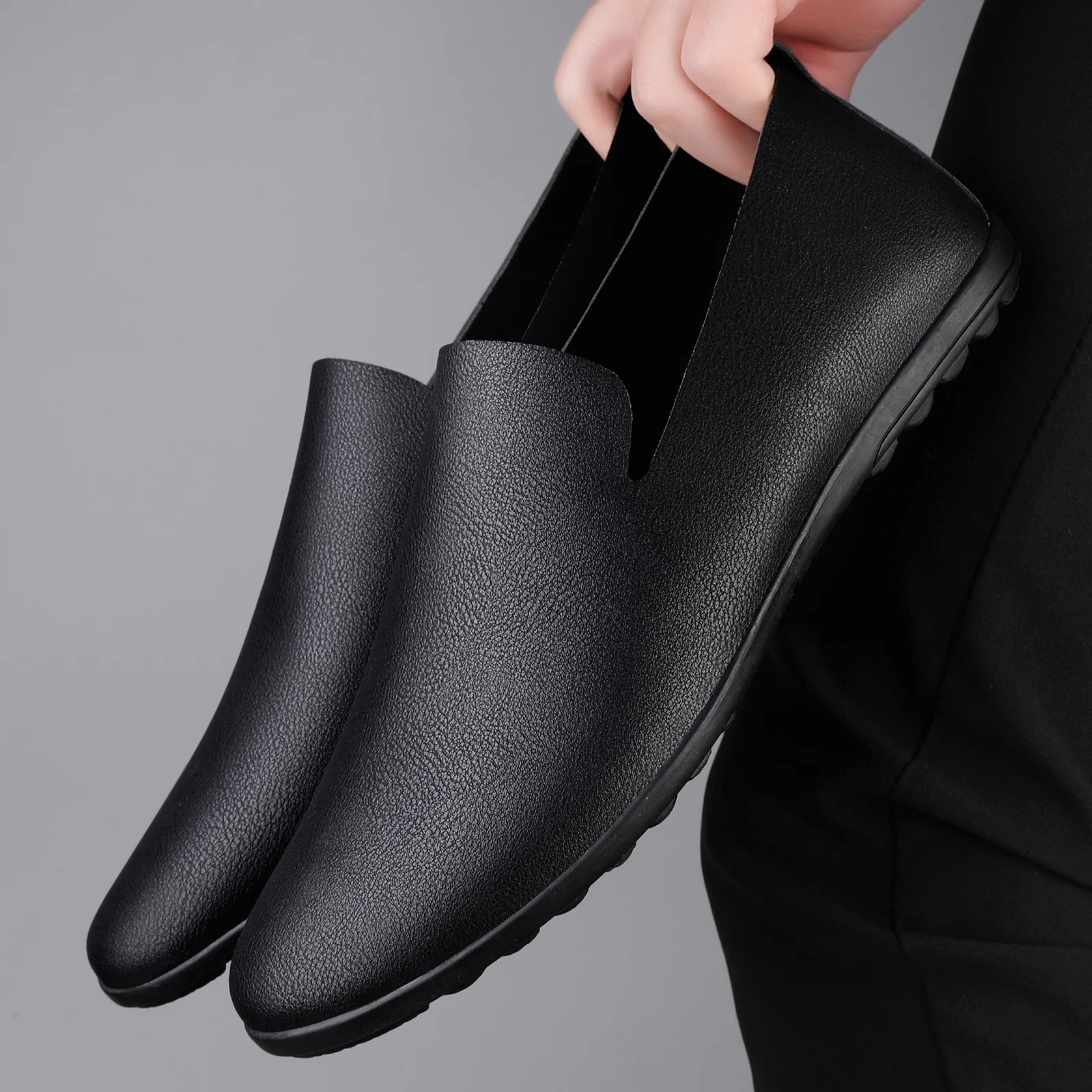 New Mens Casual Leather Shoes Handmade Lightweight Mens Loafers Moccasins Breathable Slip on Flats Soft-Soled Male Driving Shoes