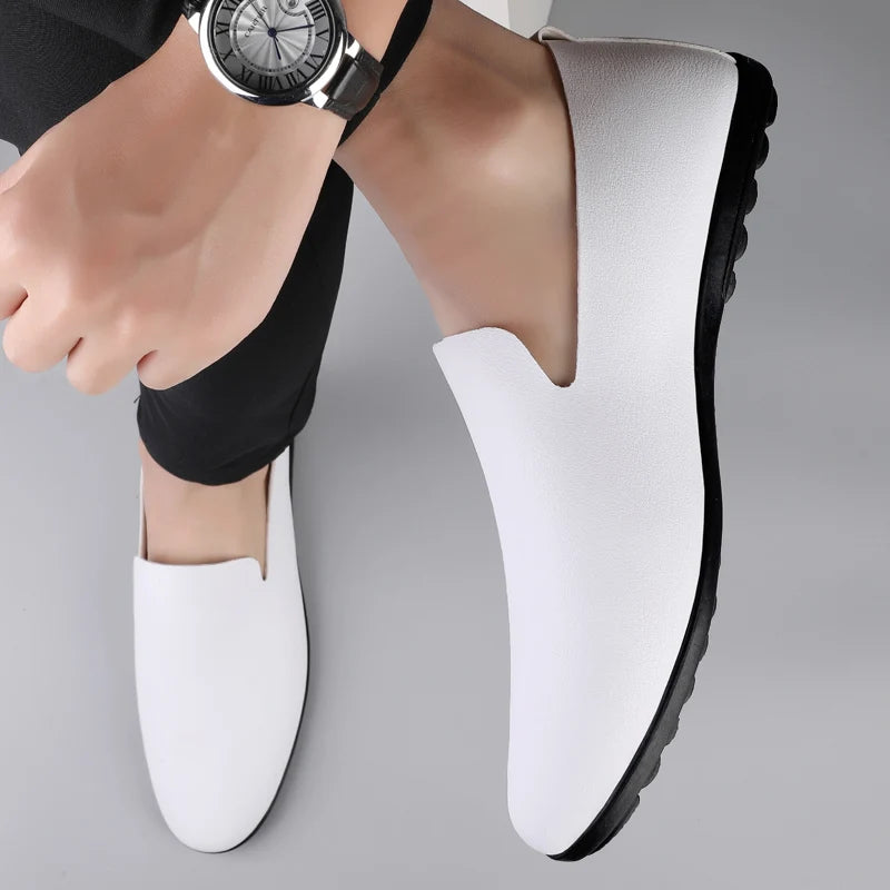 New Mens Casual Leather Shoes Handmade Lightweight Mens Loafers Moccasins Breathable Slip on Flats Soft-Soled Male Driving Shoes