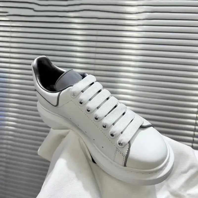 Women Flats Elegant Skateboard Shoes White Sneakers Thick Sole Inner Height Increasing Vulcanized Shoes For Men And Women