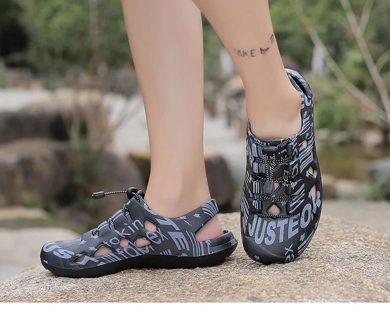 Men Sandals Brand Clogs Casual Shoes EVA Lightweight Sandles Man Colorful Shoes for Summer Beach Zapatillas Hombre