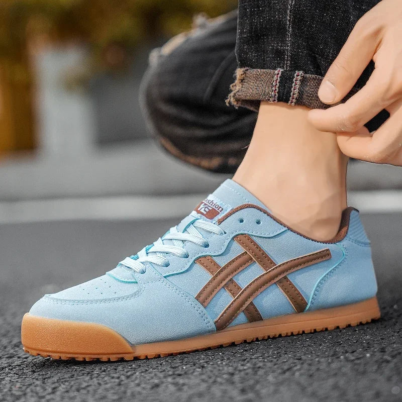 White Breathable Casual Shoes Men Canvas Shoes Korean Men Slip-on Couples Sneakers Comfortable Outdoor Walking Flats Shoes