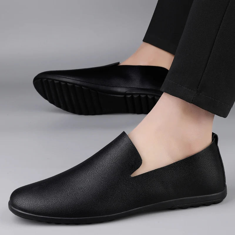 New Mens Casual Leather Shoes Handmade Lightweight Mens Loafers Moccasins Breathable Slip on Flats Soft-Soled Male Driving Shoes