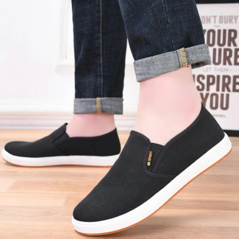 Men Canvas Shoes Lightweight Casual Shoes New Black Flats High Quality Soft Male Loafers Slip on Men Vulcanized Shoes Zapatos