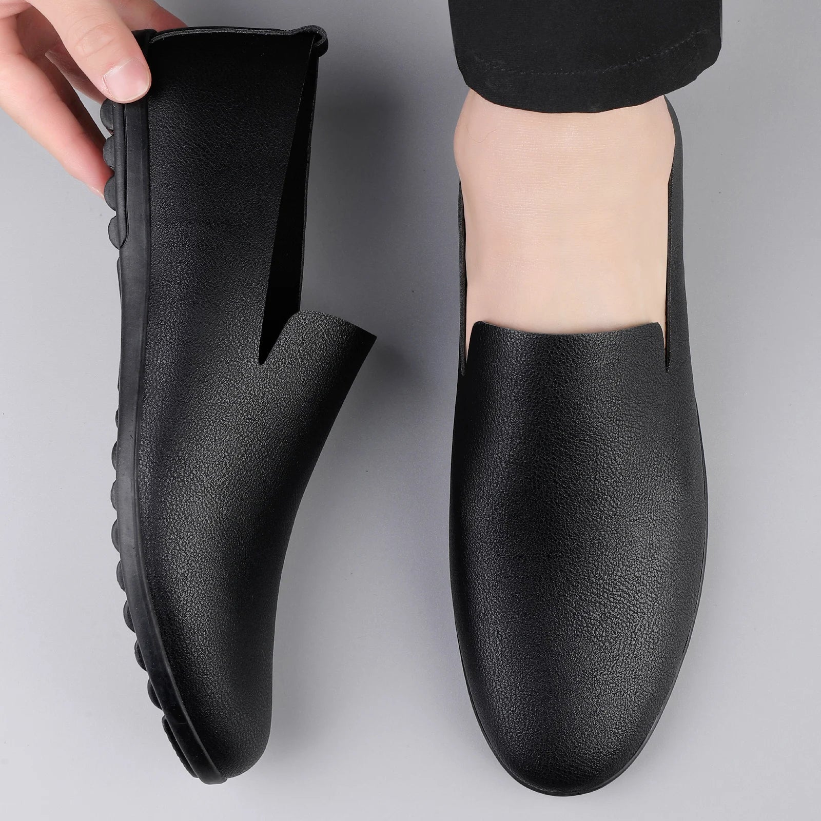 New Mens Casual Leather Shoes Handmade Lightweight Mens Loafers Moccasins Breathable Slip on Flats Soft-Soled Male Driving Shoes