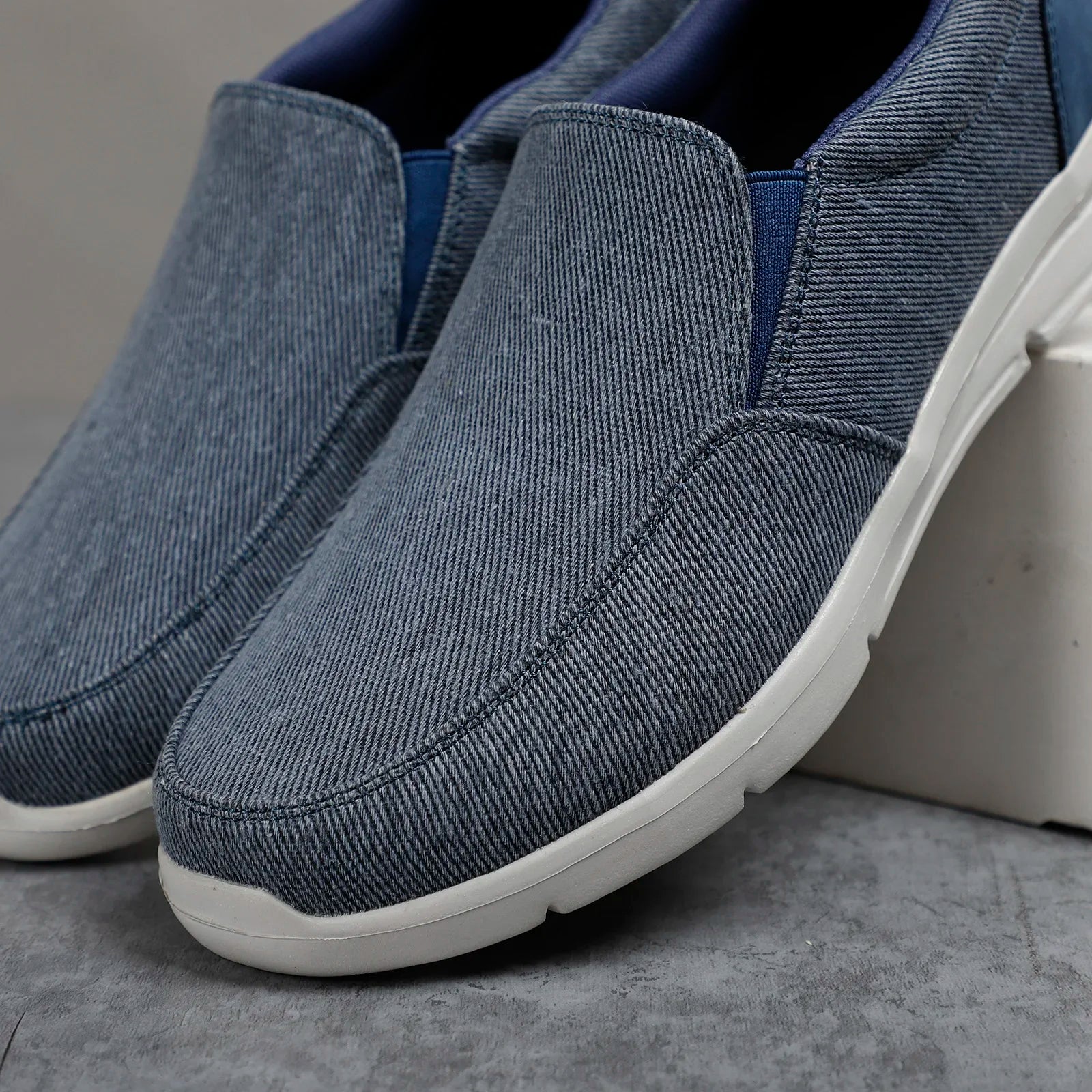 Men Casual Shoes Canvas Breathable Loafers Men Fashion New Male Comfortable Outdoor Walking Shoes Classic Loafers Men Sneakers