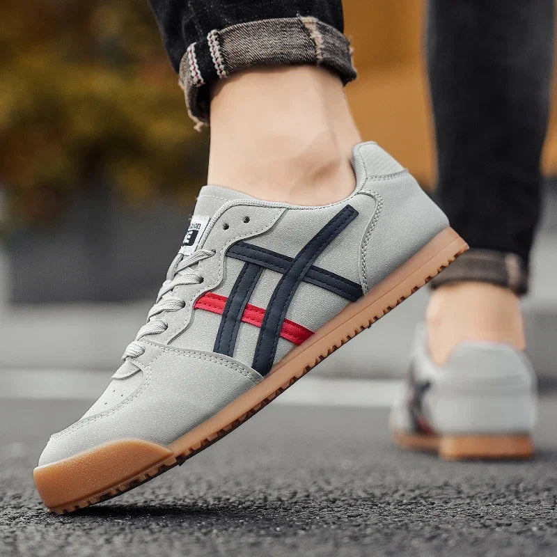 White Breathable Casual Shoes Men Canvas Shoes Korean Men Slip-on Couples Sneakers Comfortable Outdoor Walking Flats Shoes