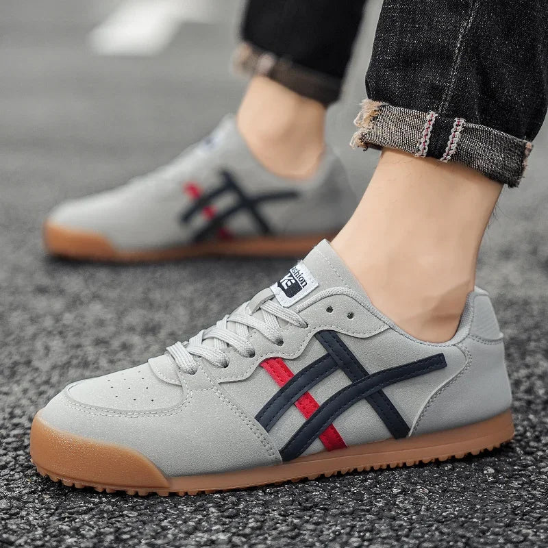 White Breathable Casual Shoes Men Canvas Shoes Korean Men Slip-on Couples Sneakers Comfortable Outdoor Walking Flats Shoes