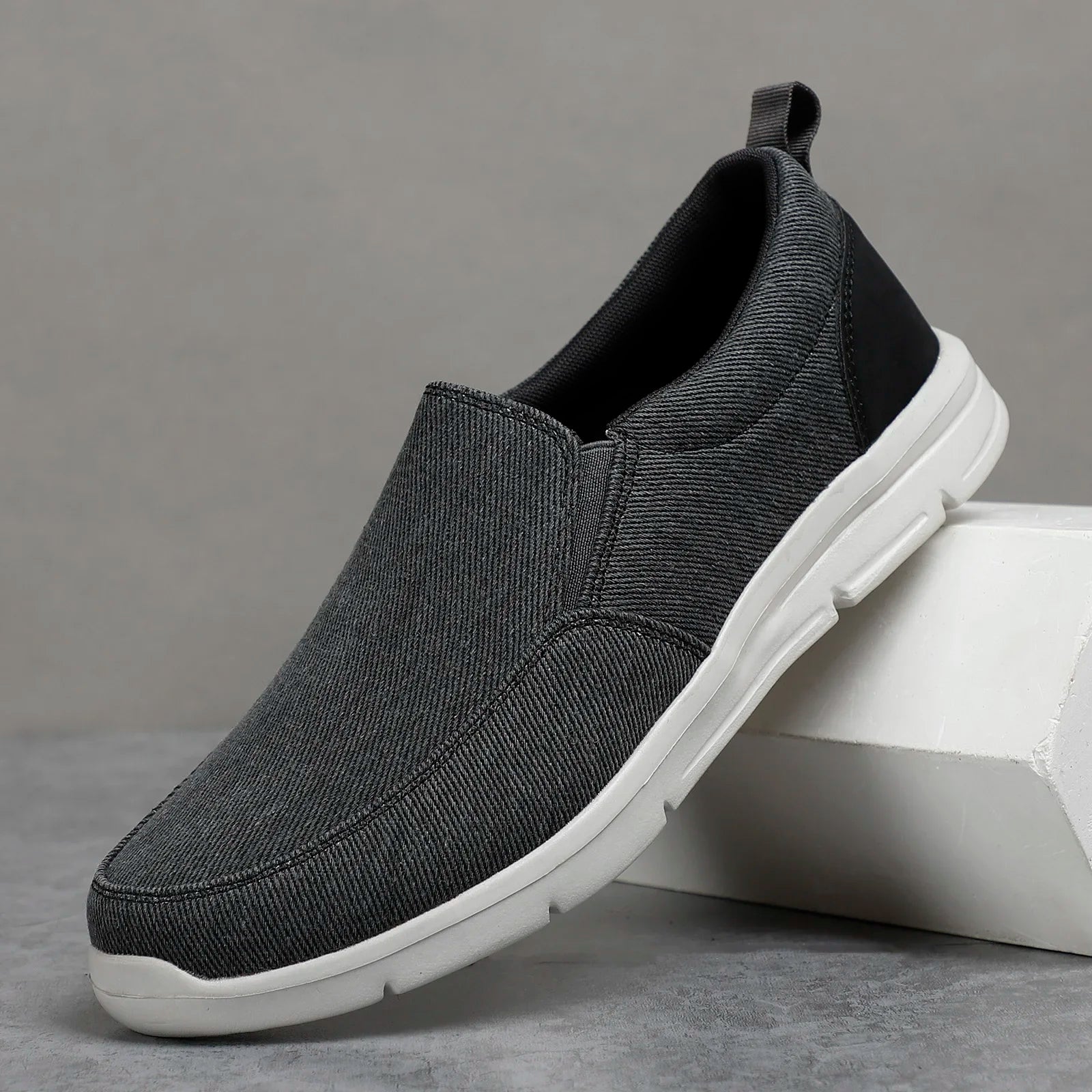 Men Casual Shoes Canvas Breathable Loafers Men Fashion New Male Comfortable Outdoor Walking Shoes Classic Loafers Men Sneakers