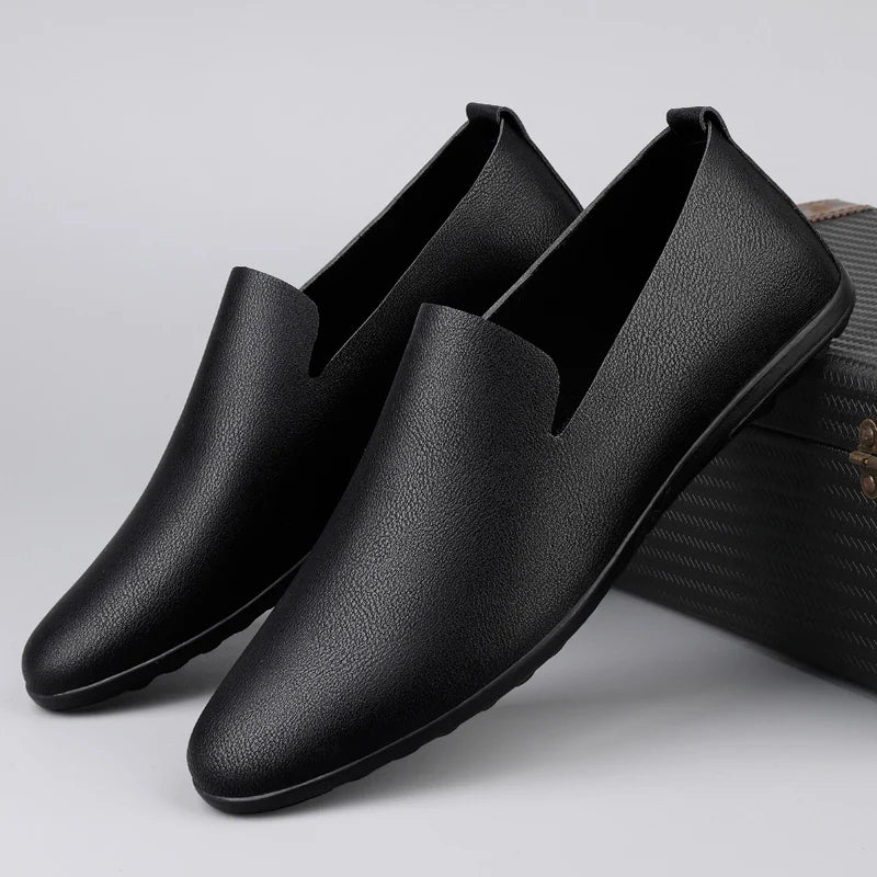 New Mens Casual Leather Shoes Handmade Lightweight Mens Loafers Moccasins Breathable Slip on Flats Soft-Soled Male Driving Shoes