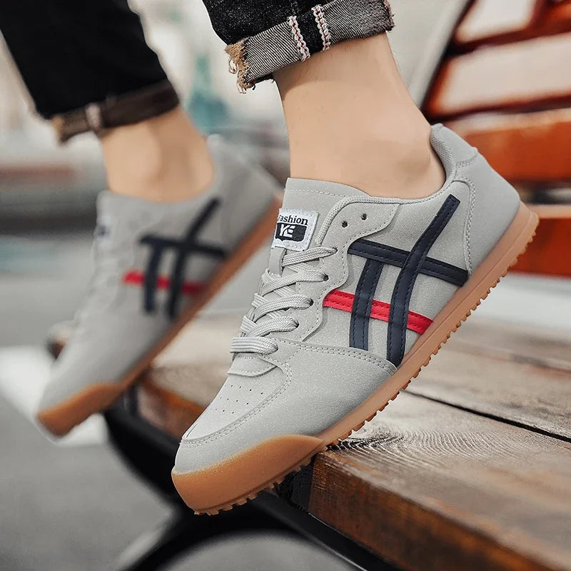 White Breathable Casual Shoes Men Canvas Shoes Korean Men Slip-on Couples Sneakers Comfortable Outdoor Walking Flats Shoes