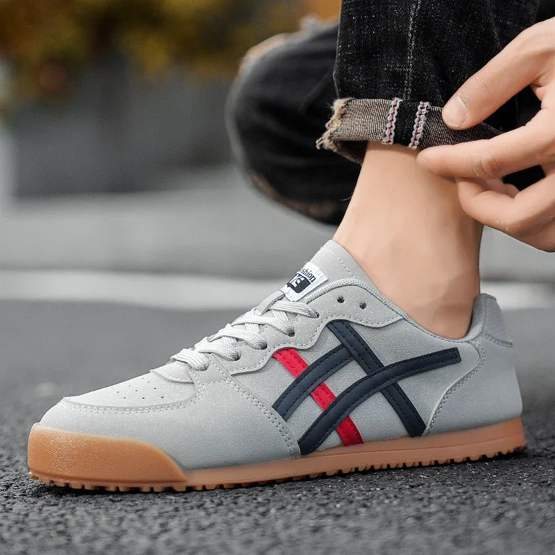 White Breathable Casual Shoes Men Canvas Shoes Korean Men Slip-on Couples Sneakers Comfortable Outdoor Walking Flats Shoes