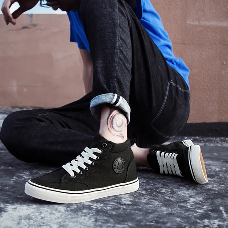 High Top Canvas Shoes Men Shoes Fashion Classics Casual Shoes Solid Color Lace Up Running Shoe High Quality Flat Male Sneakers
