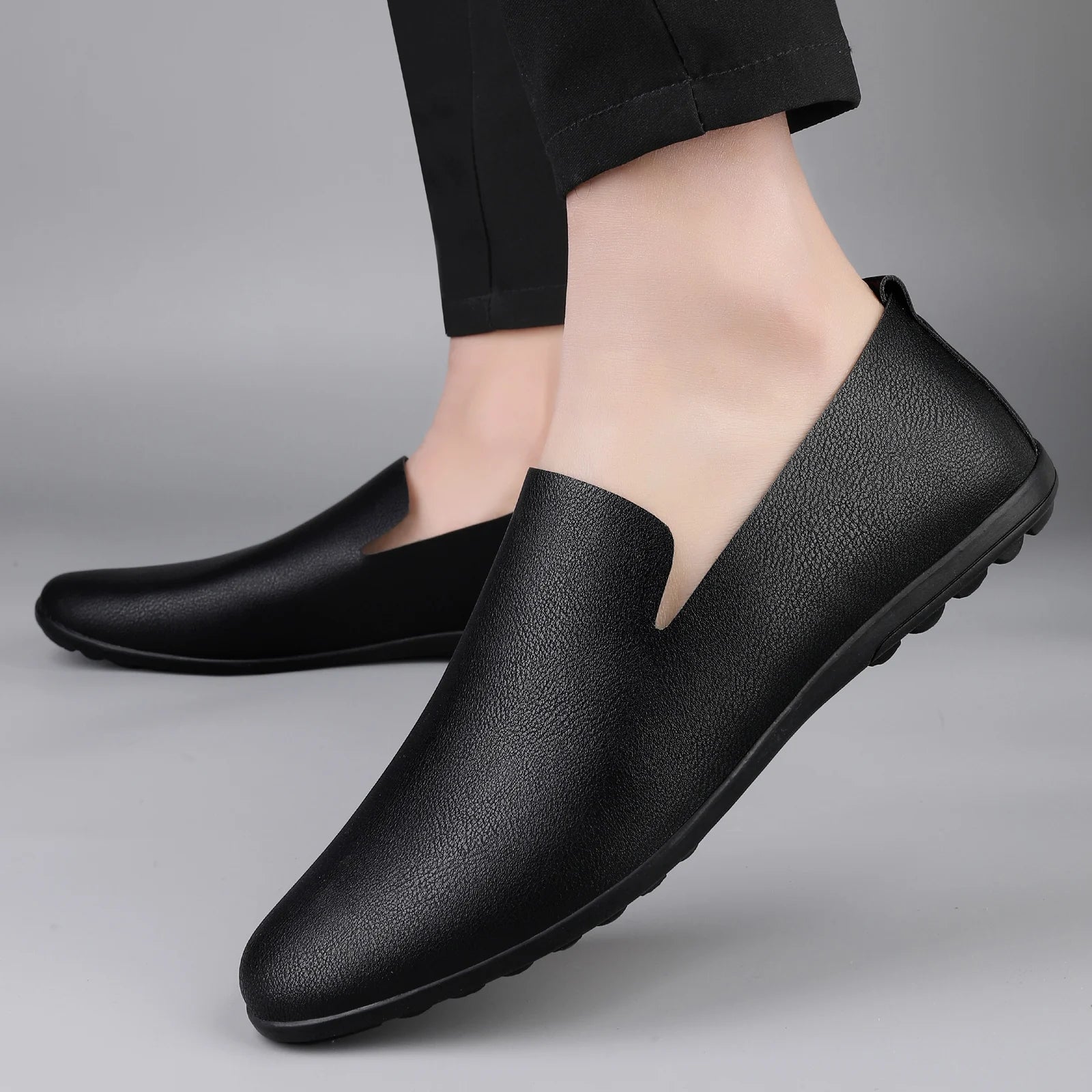 New Mens Casual Leather Shoes Handmade Lightweight Mens Loafers Moccasins Breathable Slip on Flats Soft-Soled Male Driving Shoes