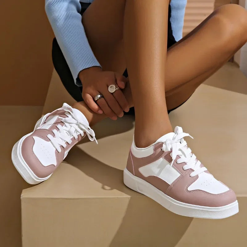 2024 White Red Sports Skate Shoes Ladies Large Size 42 Low Top Casual sneakers Ladies flat comfortable leather skates