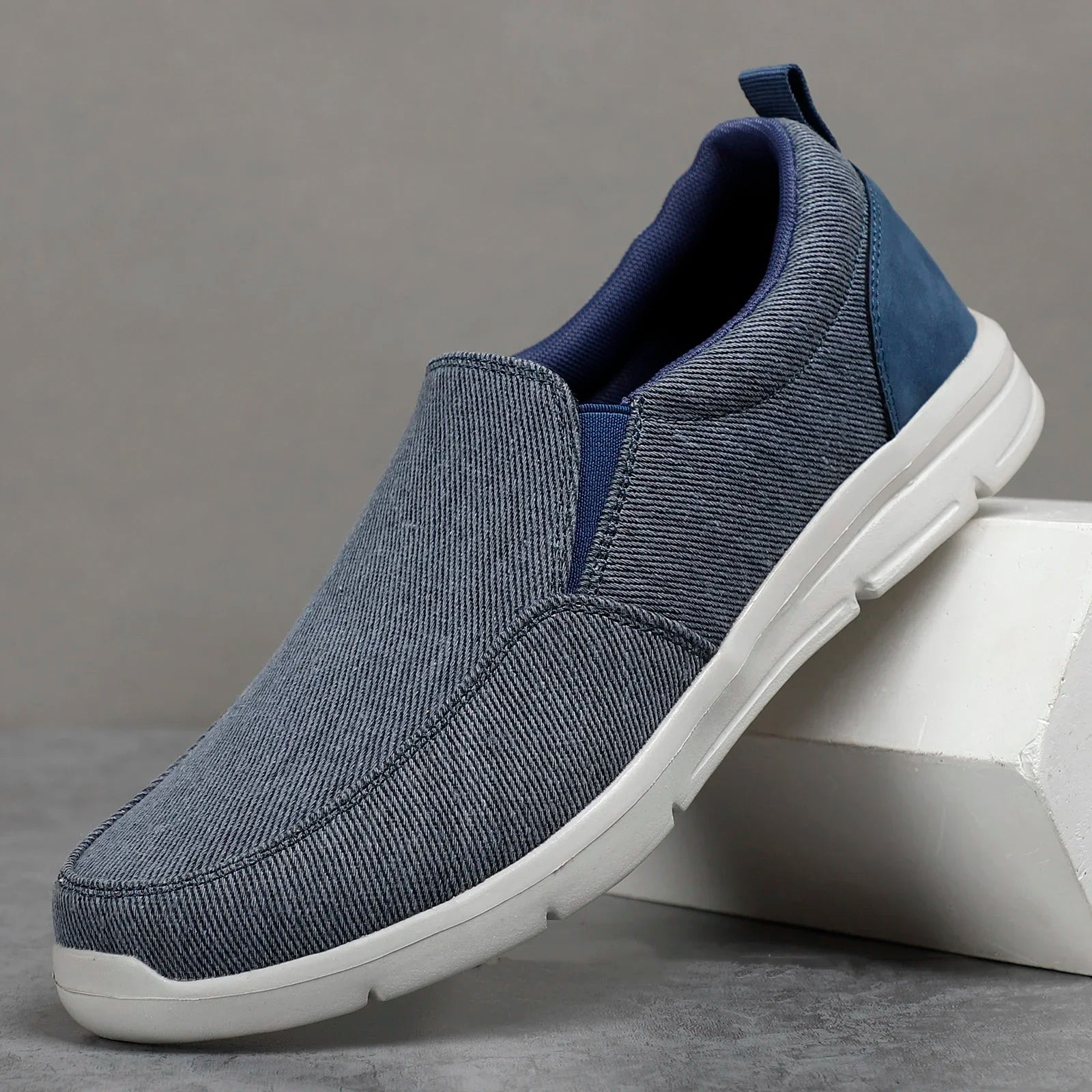 Men Casual Shoes Canvas Breathable Loafers Men Fashion New Male Comfortable Outdoor Walking Shoes Classic Loafers Men Sneakers