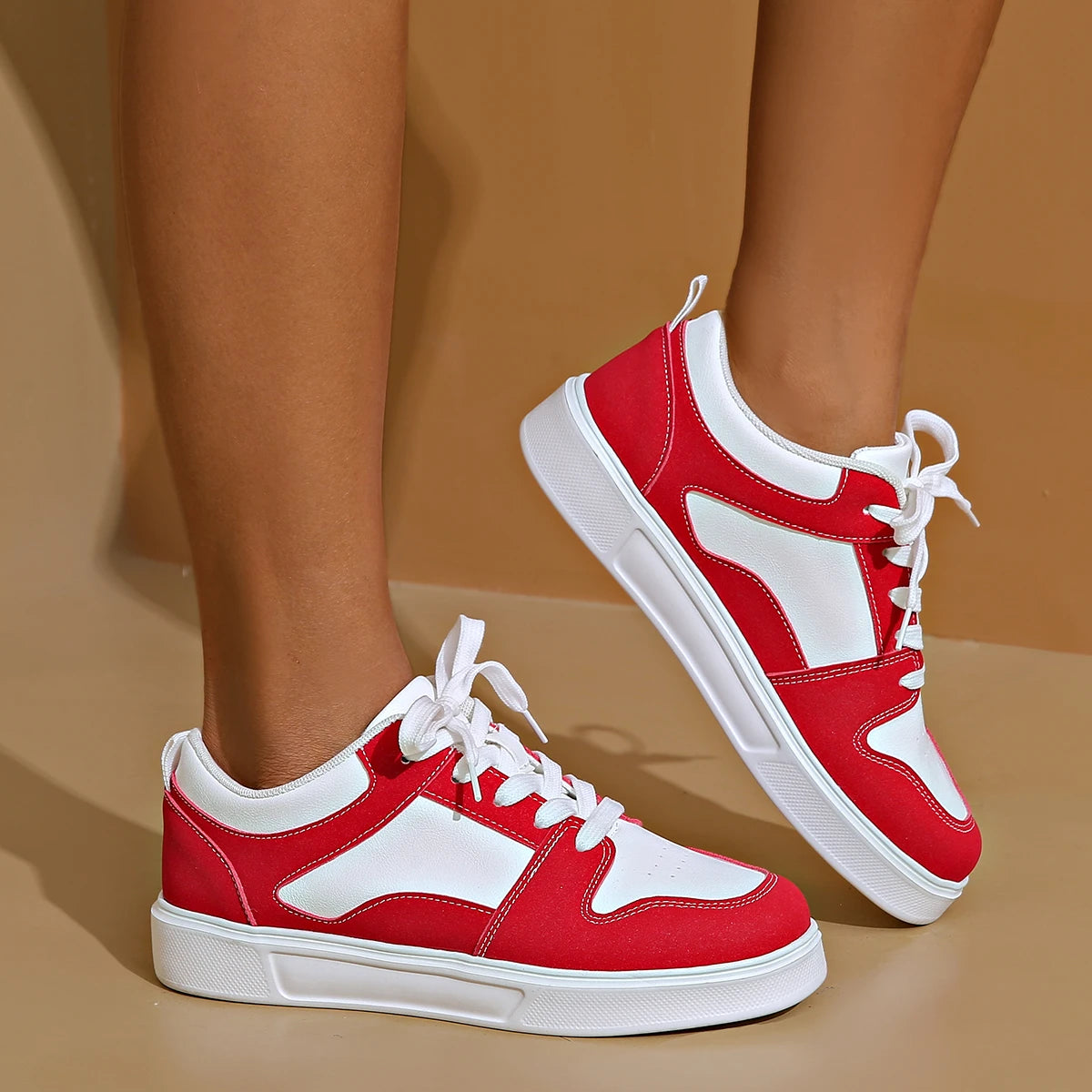 2024 White Red Sports Skate Shoes Ladies Large Size 42 Low Top Casual sneakers Ladies flat comfortable leather skates