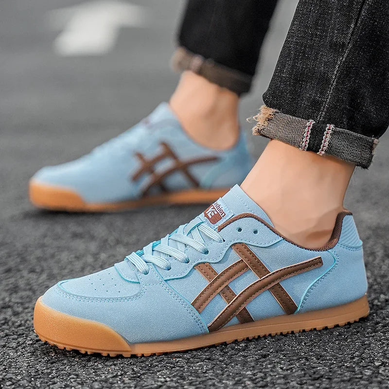 White Breathable Casual Shoes Men Canvas Shoes Korean Men Slip-on Couples Sneakers Comfortable Outdoor Walking Flats Shoes