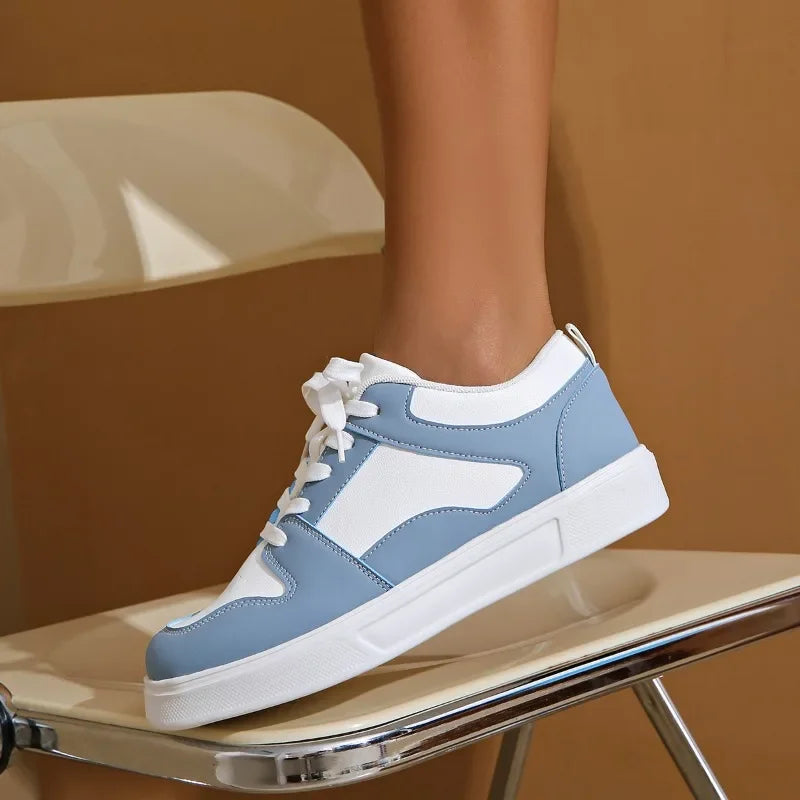 2024 White Red Sports Skate Shoes Ladies Large Size 42 Low Top Casual sneakers Ladies flat comfortable leather skates