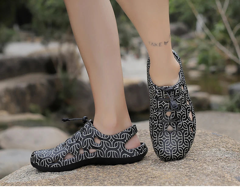Men Sandals Brand Clogs Casual Shoes EVA Lightweight Sandles Man Colorful Shoes for Summer Beach Zapatillas Hombre