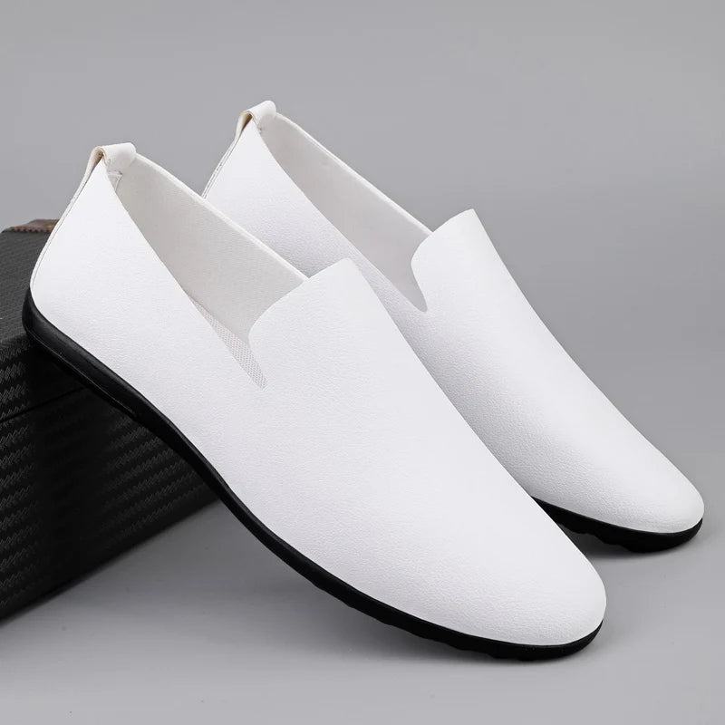 New Mens Casual Leather Shoes Handmade Lightweight Mens Loafers Moccasins Breathable Slip on Flats Soft-Soled Male Driving Shoes