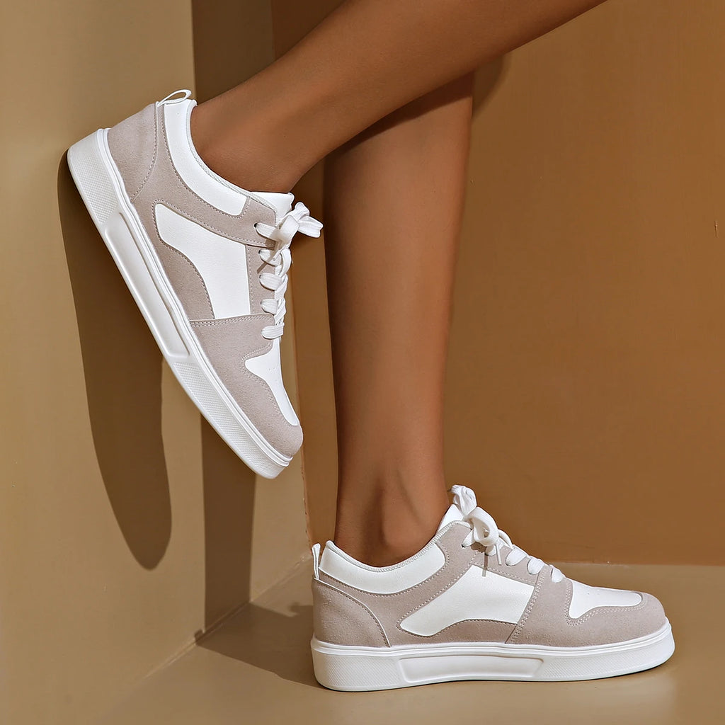 2024 White Red Sports Skate Shoes Ladies Large Size 42 Low Top Casual sneakers Ladies flat comfortable leather skates